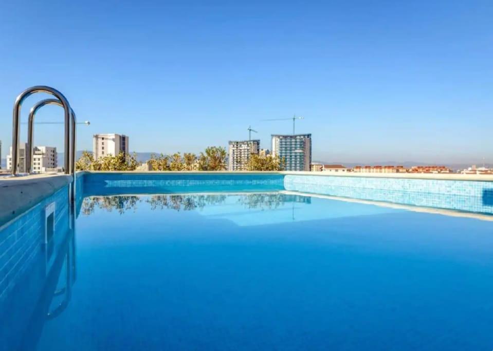The Residence City Centre - Modern Family Apartment With Rooftop Pool & Terrace - Children Stay For Free Gibraltar Exterior photo