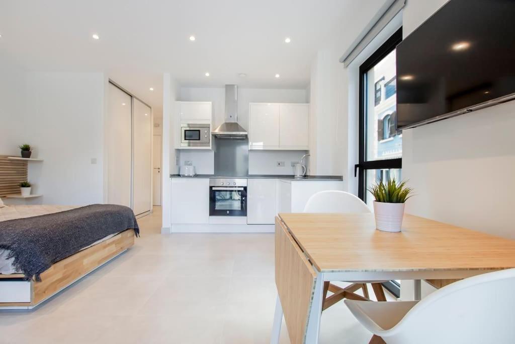 The Residence City Centre - Modern Family Apartment With Rooftop Pool & Terrace - Children Stay For Free Gibraltar Exterior photo