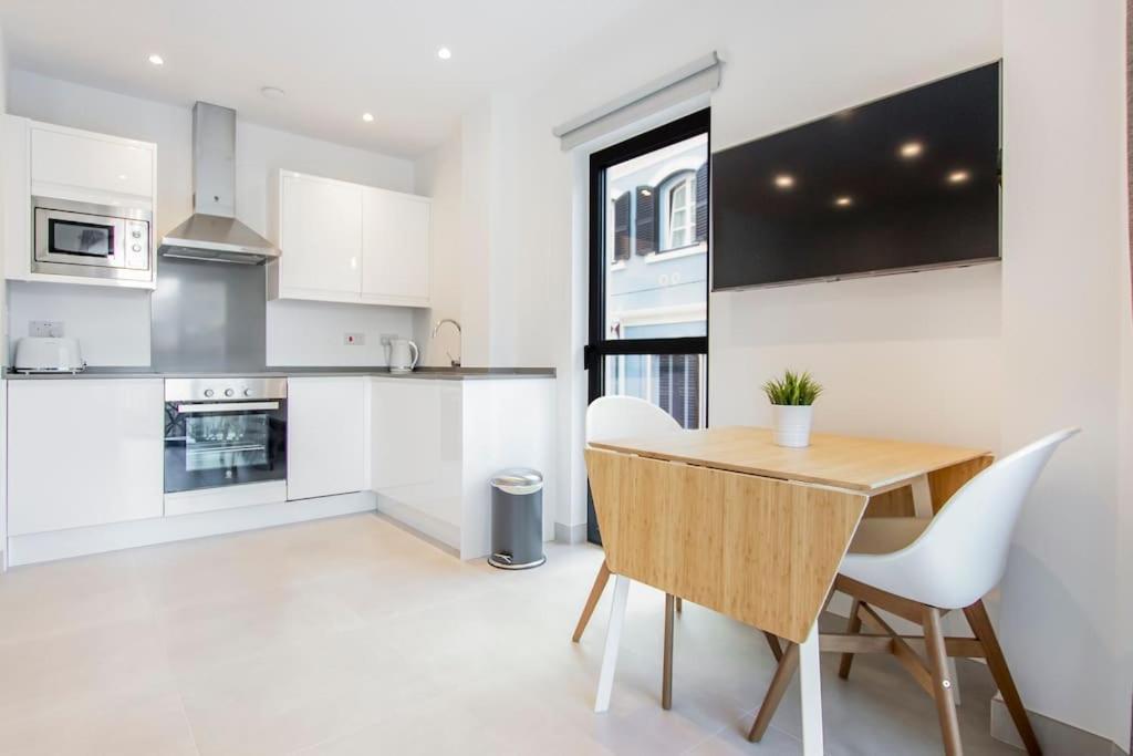 The Residence City Centre - Modern Family Apartment With Rooftop Pool & Terrace - Children Stay For Free Gibraltar Exterior photo