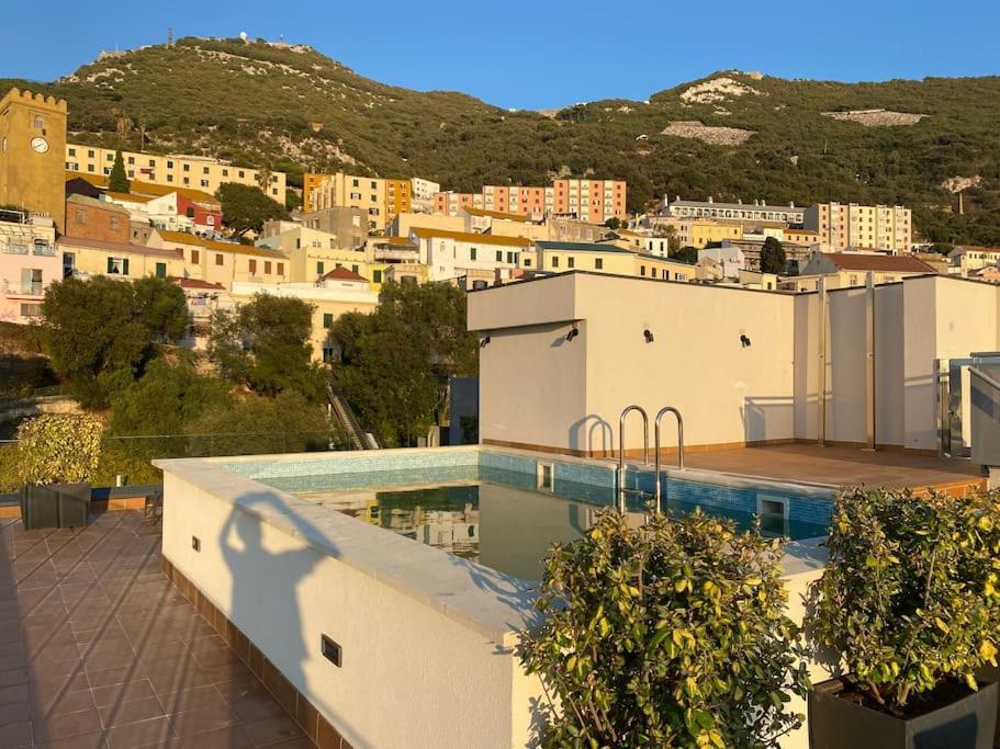 The Residence City Centre - Modern Family Apartment With Rooftop Pool & Terrace - Children Stay For Free Gibraltar Exterior photo